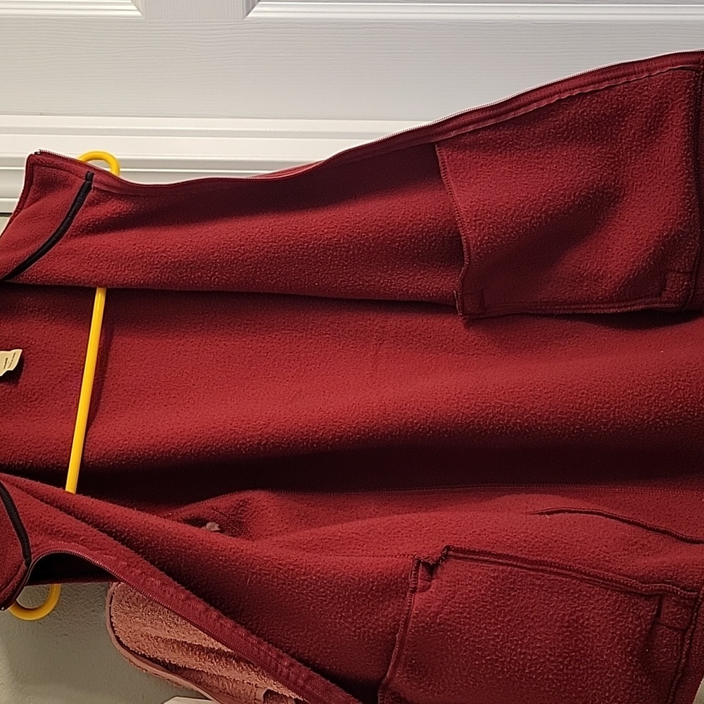 Woolrich Women's Lg Burgandy Fleece Vest - Picture 9 of 16